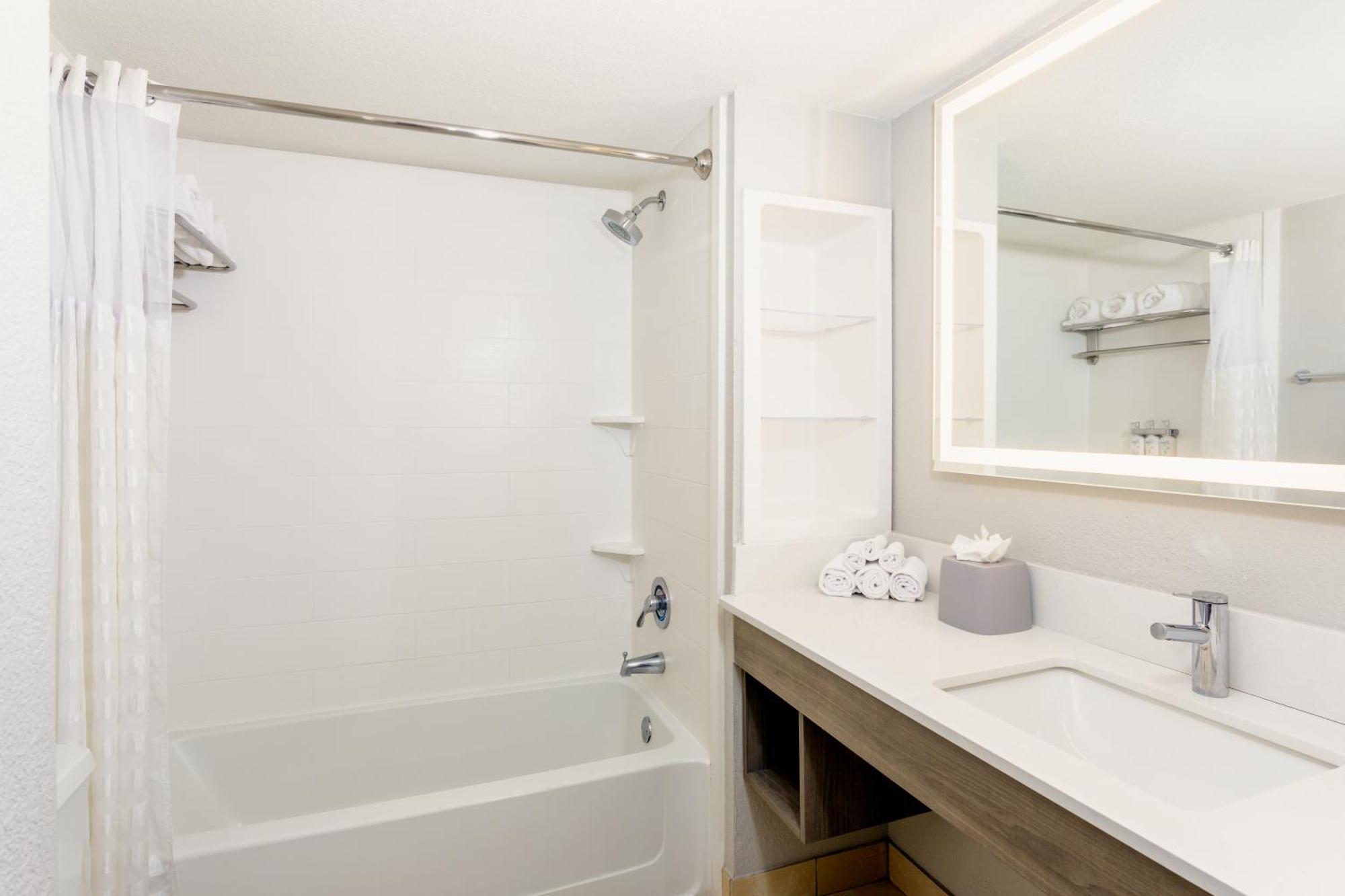 Holiday Inn Express & Suites Oceanfront Daytona Beach Shores By Ihg Dış mekan fotoğraf
