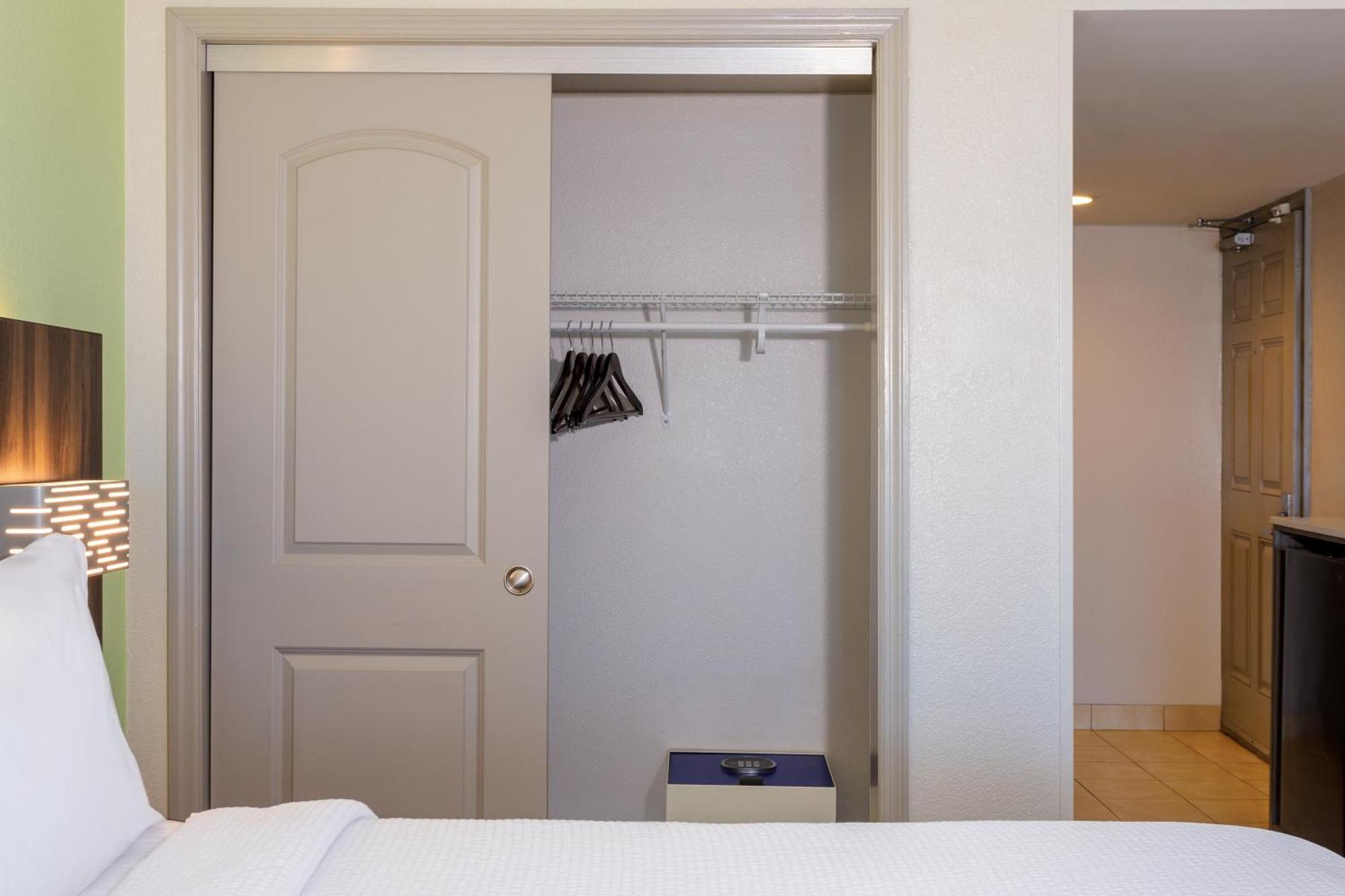 Holiday Inn Express & Suites Oceanfront Daytona Beach Shores By Ihg Dış mekan fotoğraf