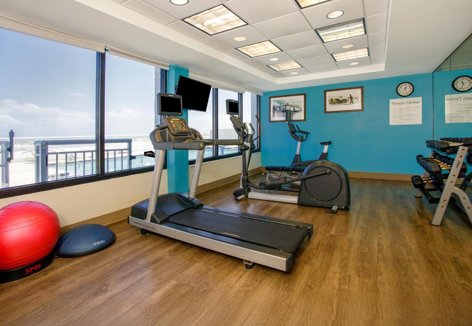 Holiday Inn Express & Suites Oceanfront Daytona Beach Shores By Ihg Dış mekan fotoğraf